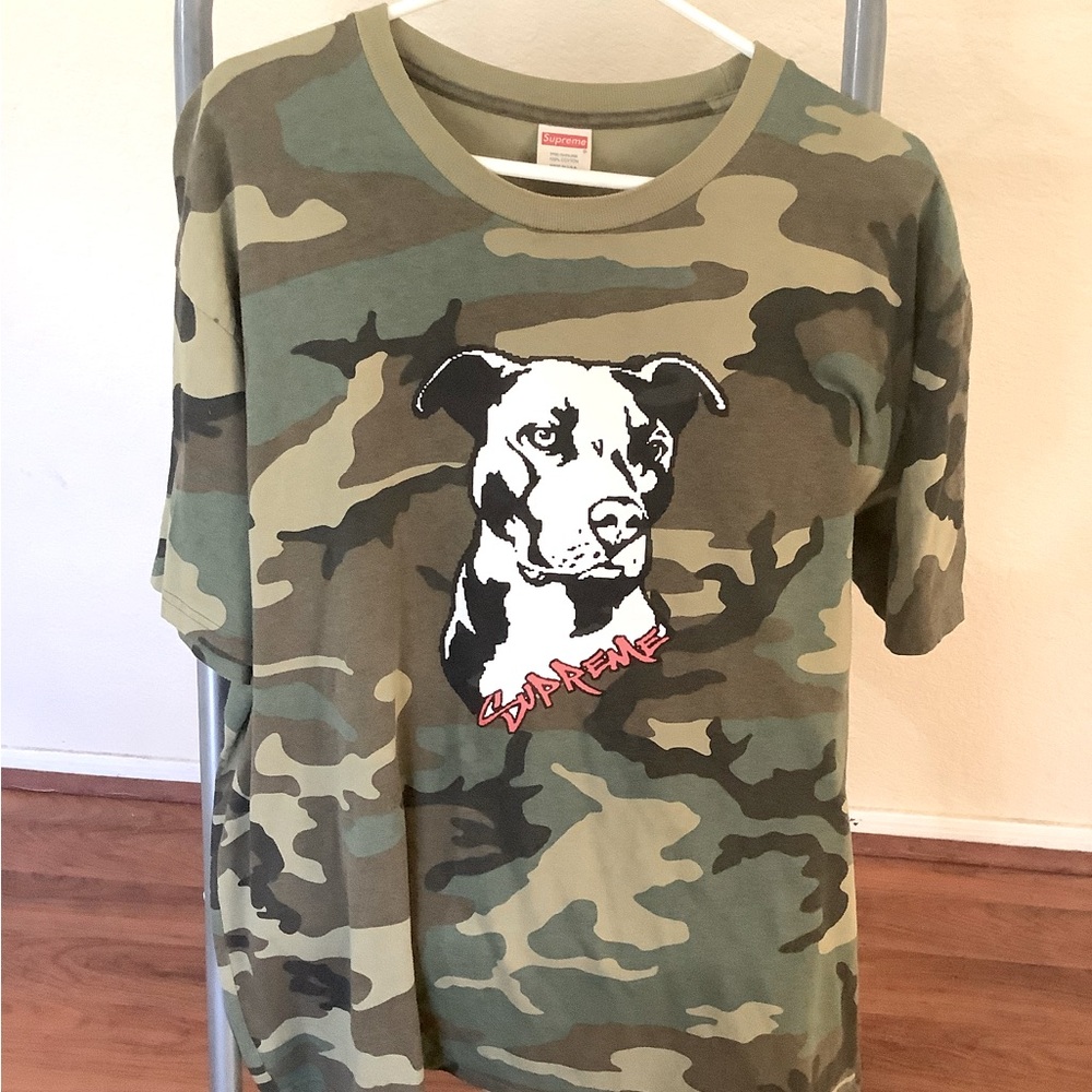 Supreme men’s XL shirt